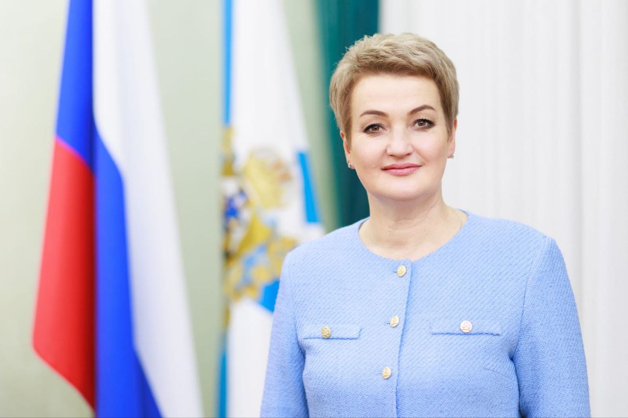 Уважаемые работники и ветераны органов местного самоуправления, дорогие коллеги!  Сердечно поздравляю вас с профессиональным праздником!.