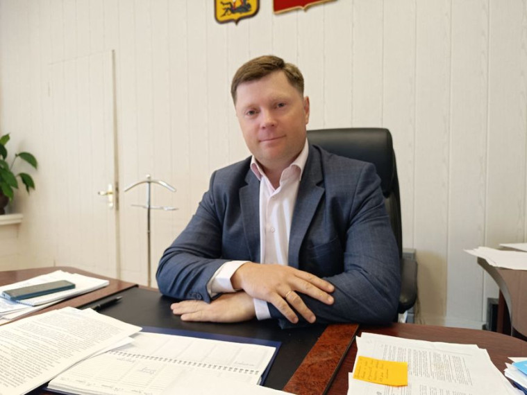 Виталий Дианов поздравляет с юбилеем Холмогорского района. Виталий Дианов поздравляет с юбилеем Холмогорского района.